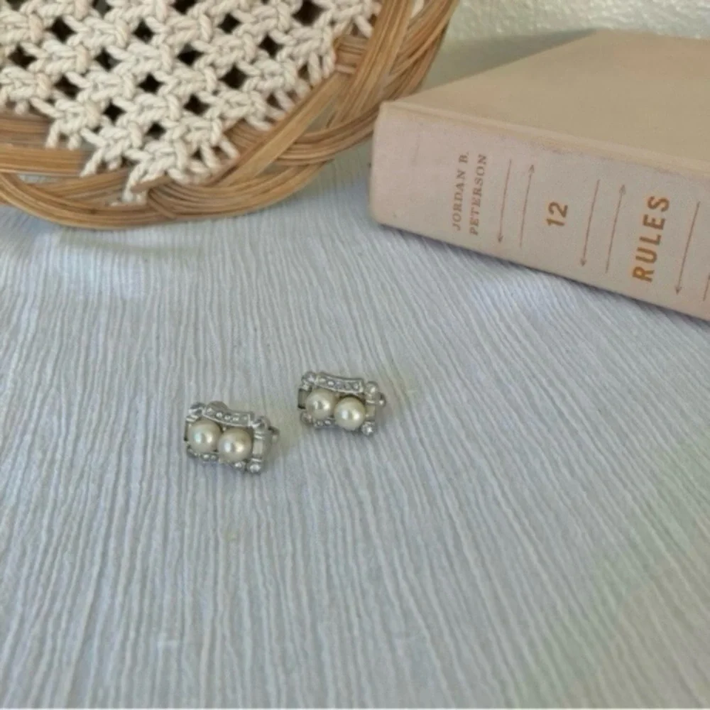 Vendome Pearl Rhinestone Earrings Vintage Elegant Classic Style Minimal Pearlcor - Picture 11 of 11
